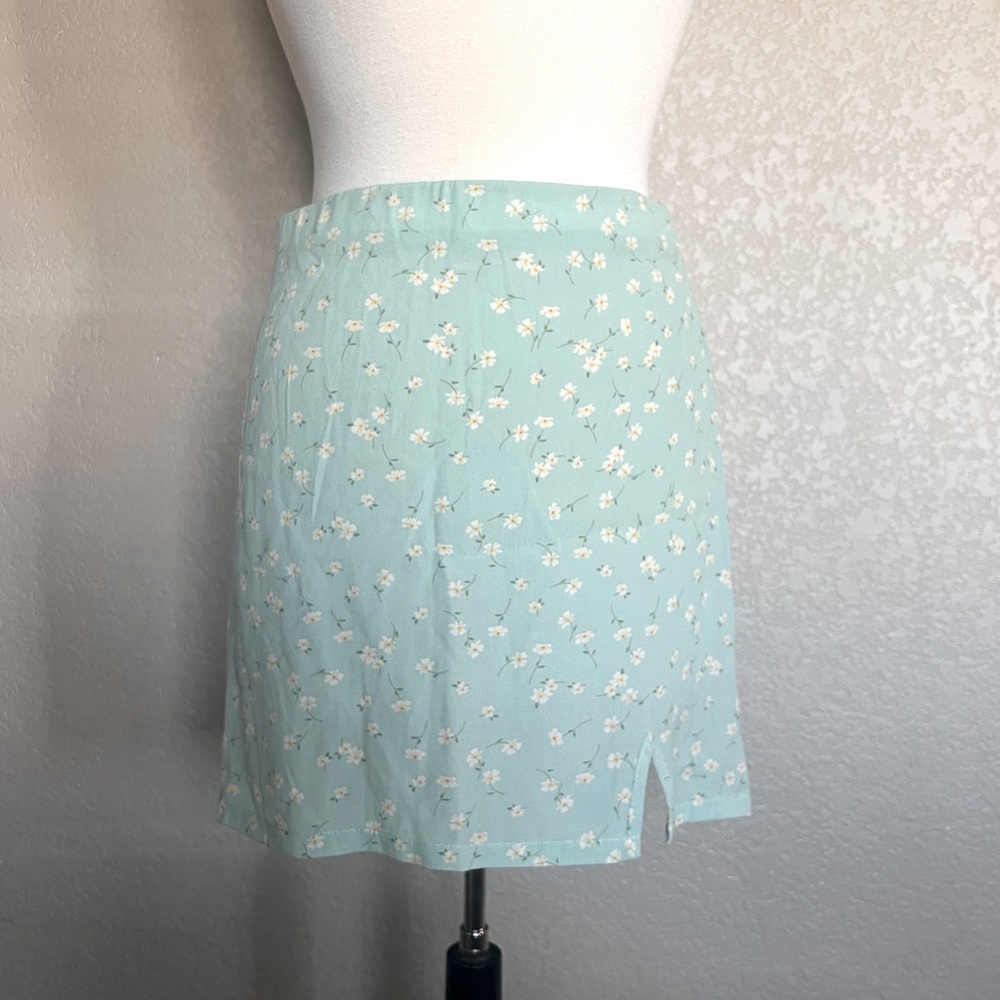 Elodie Blue Floral Skirt size Small
